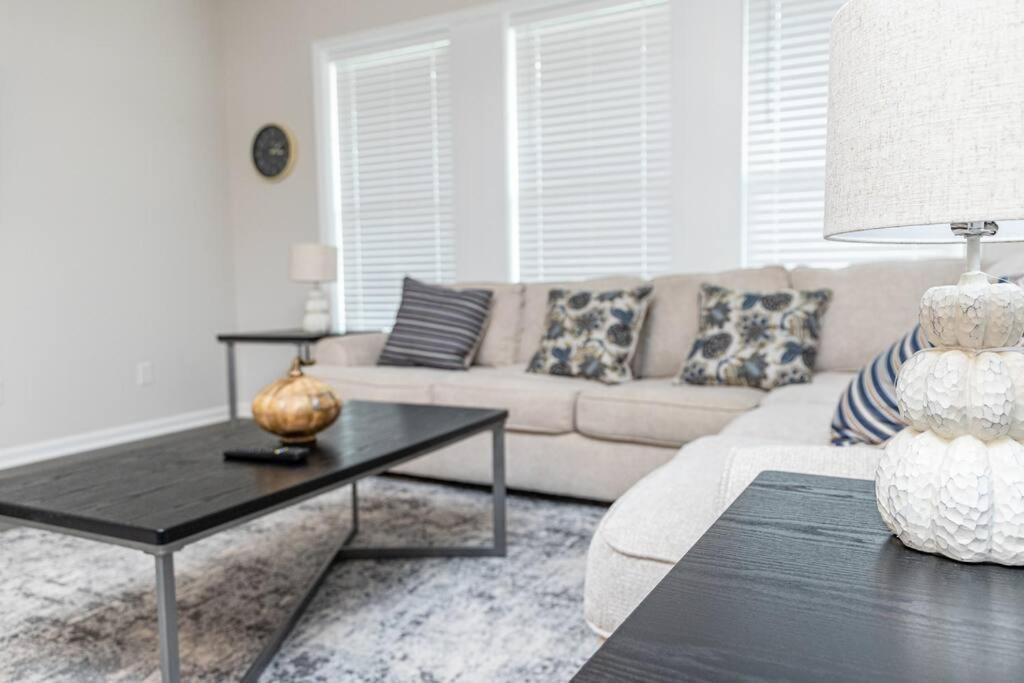 New Spacious 3 Bedroom Suite Garage Parking Free Wi-Fi Office Space And Patio View Duluth Exterior photo