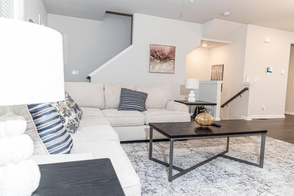 New Spacious 3 Bedroom Suite Garage Parking Free Wi-Fi Office Space And Patio View Duluth Exterior photo
