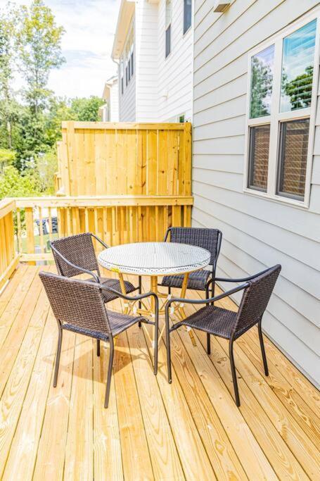 New Spacious 3 Bedroom Suite Garage Parking Free Wi-Fi Office Space And Patio View Duluth Exterior photo
