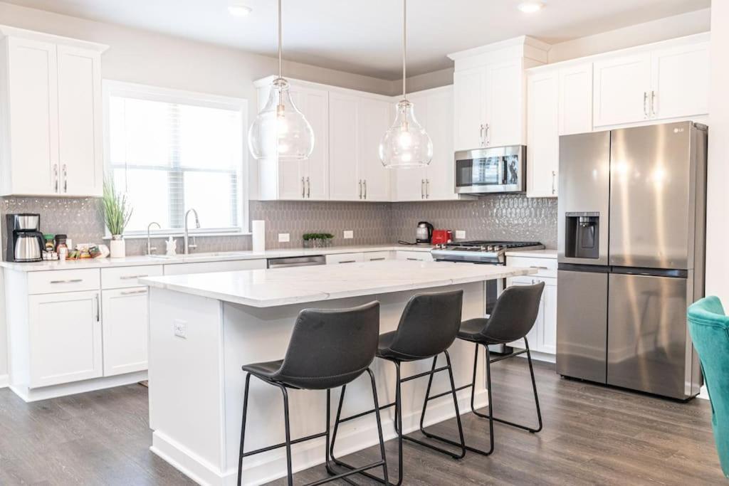 New Spacious 3 Bedroom Suite Garage Parking Free Wi-Fi Office Space And Patio View Duluth Exterior photo