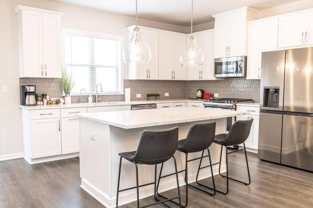 New Spacious 3 Bedroom Suite Garage Parking Free Wi-Fi Office Space And Patio View Duluth Exterior photo